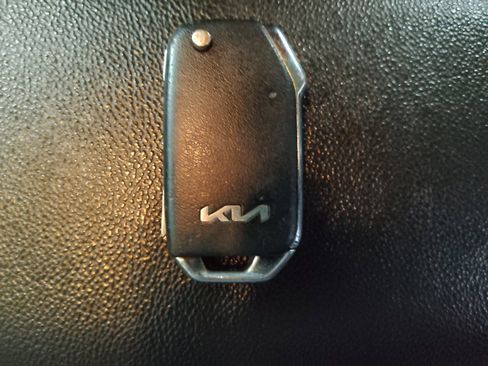 Used 2022 Kia Forte LXS w/ LXS Technology Package FWD image 32