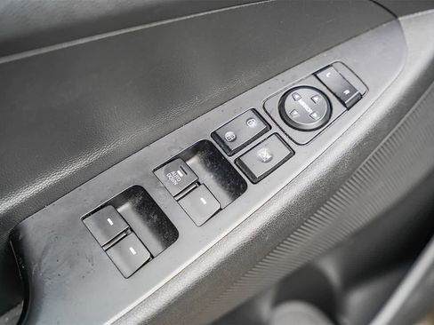 Used 2018 Hyundai Tucson SE image 19