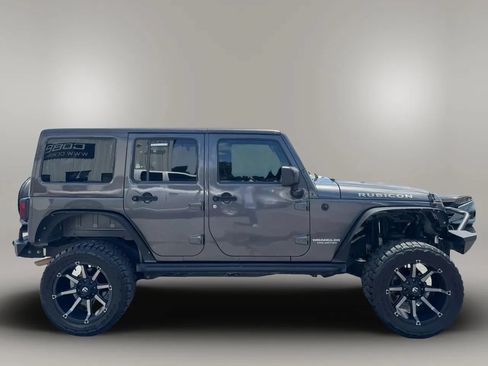 Used 2017 Jeep Wrangler Unlimited Rubicon w/ Connectivity Group AWD/4WD image 4