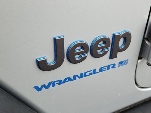 Used 2024 Jeep Wrangler Willys image 6