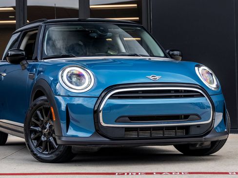Used 2023 MINI Cooper 2-Door Hardtop FWD image 5