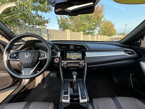 Used 2018 Honda Civic Touring image 15