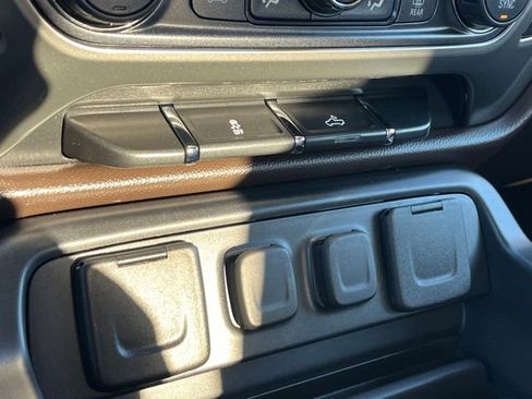 Used 2018 Chevrolet Silverado 1500 LT w/ All Star Edition image 31