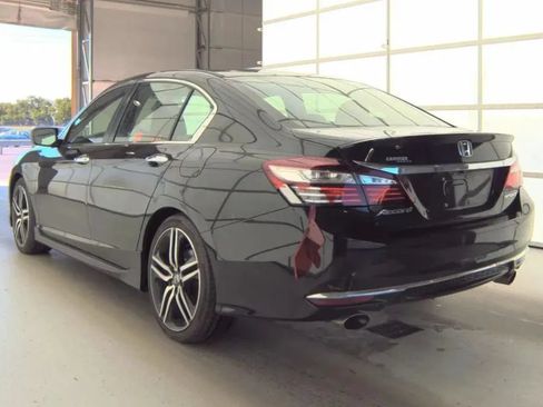 Used 2017 Honda Accord Sport image 5