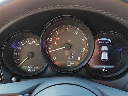 Certified 2025 Porsche Macan image 35