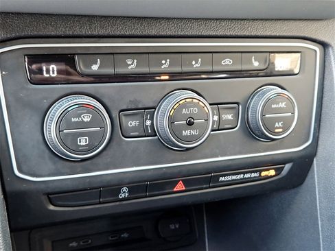 Used 2021 Volkswagen Atlas Cross Sport SE image 20