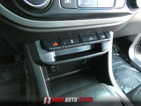 Used 2018 Chevrolet Colorado LT RWD image 55