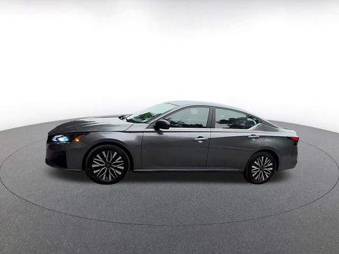 Used 2025 Nissan Altima 2.5 SV FWD image 7
