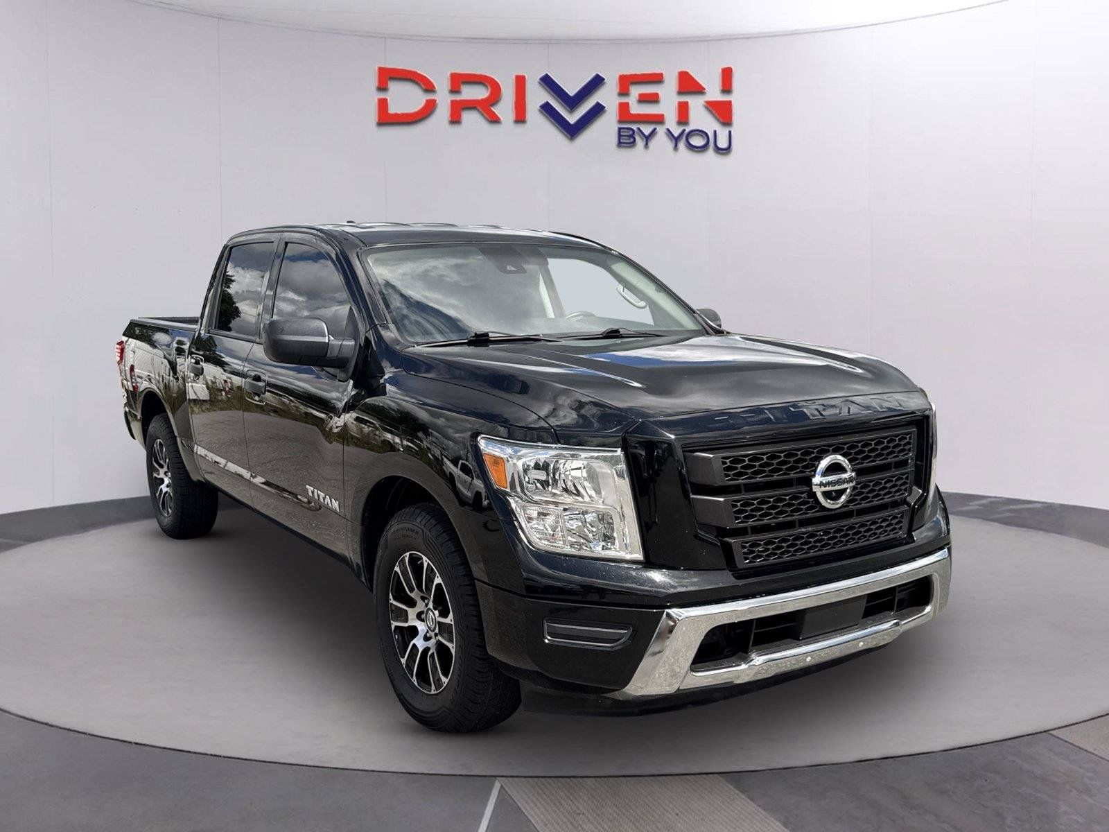 Used 2022 Nissan Titan SV RWD image 1