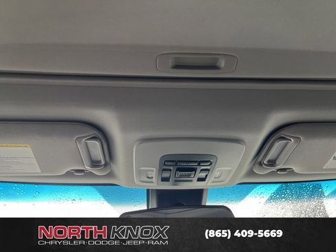 Used 2020 Toyota Camry SE FWD image 11