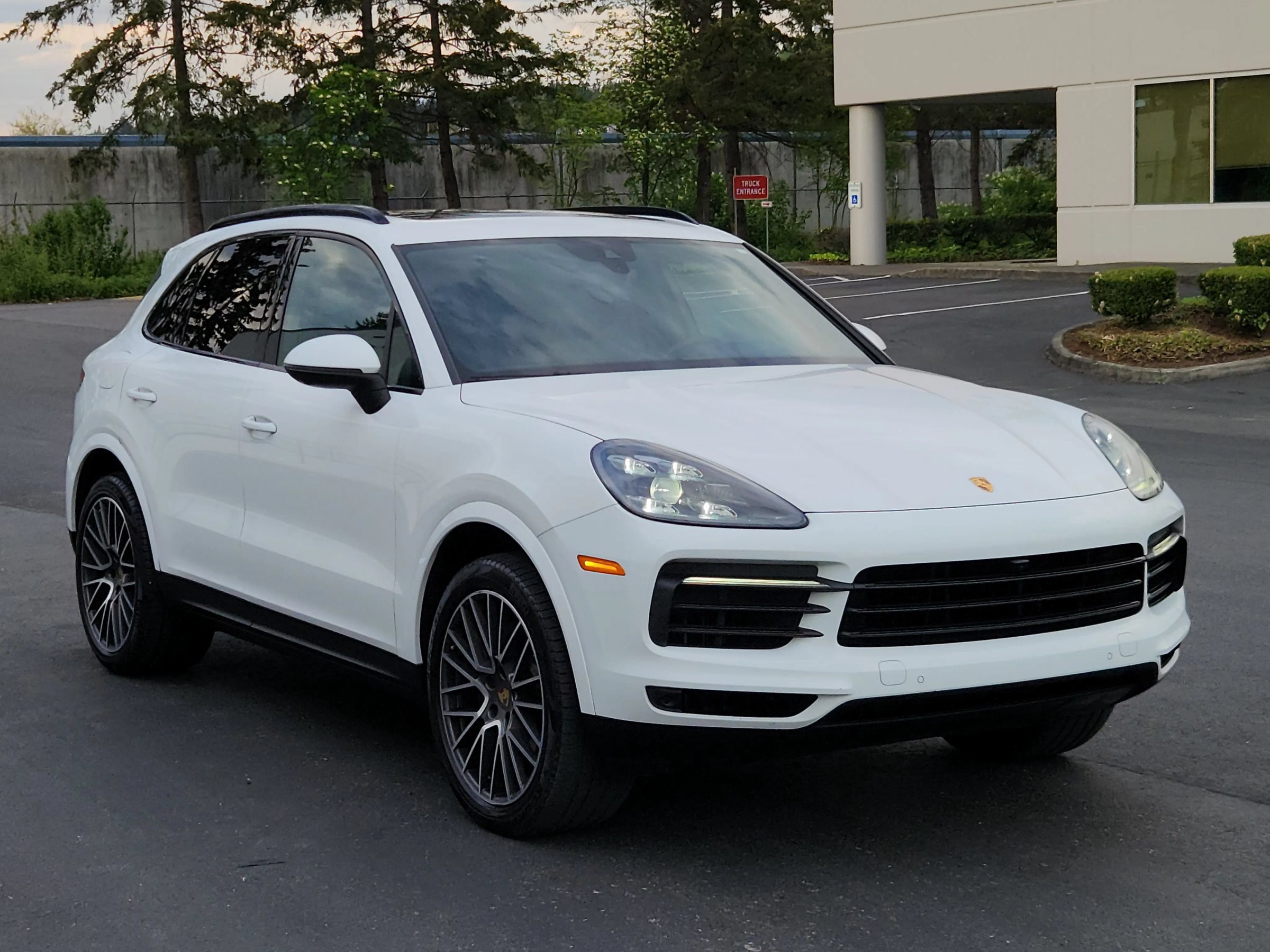 Used 2020 Porsche Cayenne w/ Premium Package Plus AWD/4WD image 5