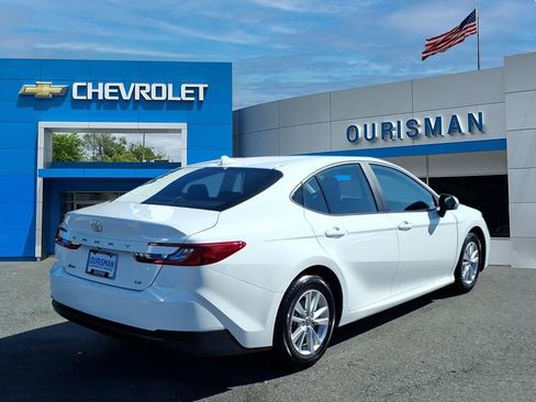 Used 2025 Toyota Camry LE image 3