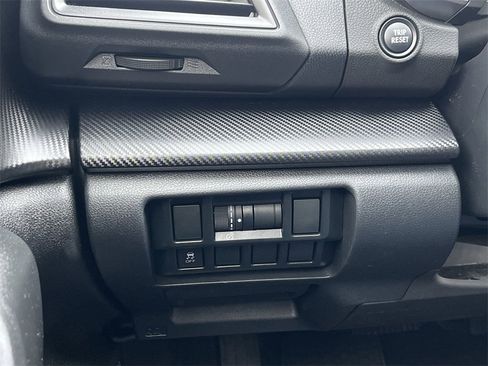 Used 2019 Subaru Crosstrek 2.0i Premium image 16