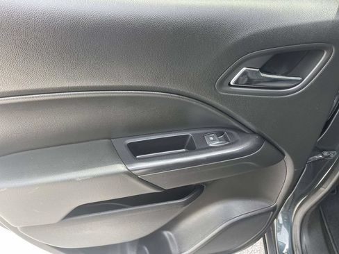 Used 2017 Chevrolet Colorado LT AWD/4WD image 13