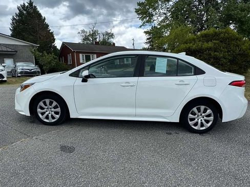 Used 2023 Toyota Corolla LE FWD image 9