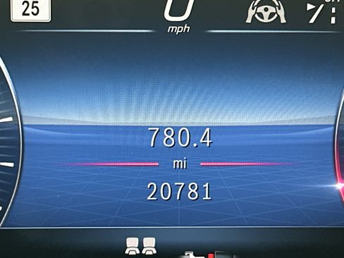 Used 2025 Mercedes-Benz GLS 450 4MATIC image 31