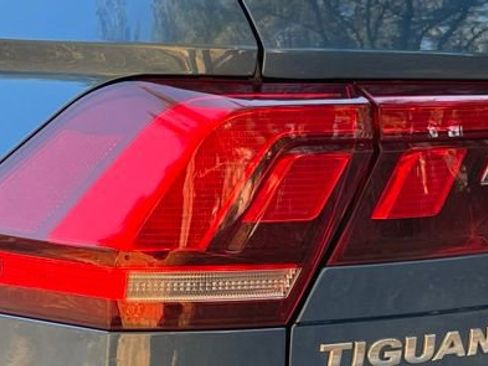 Used 2018 Volkswagen Tiguan SE image 7