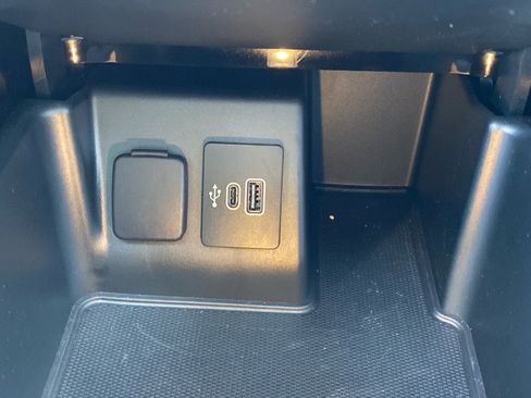Used 2025 Ford Explorer Platinum w/ LUX Leather Package AWD/4WD image 13