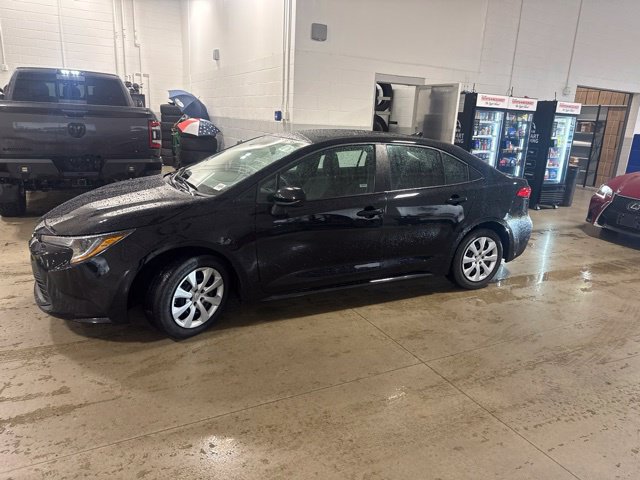 Used 2025 Toyota Corolla LE FWD image 6