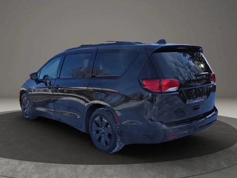 Used 2020 Chrysler Pacifica Limited w/ Quick Oder Package 2EV RED-S FWD image 2