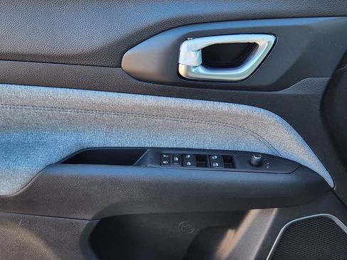 New 2026 Jeep Compass Latitude image 16