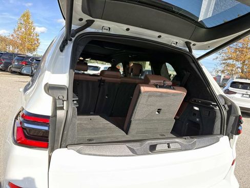 Used 2023 BMW X7 xDrive40i w/ M Sport Package image 11