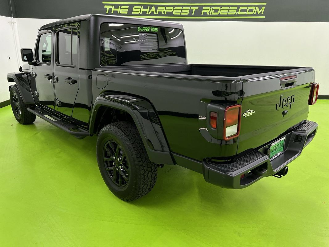 Used 2023 Jeep Gladiator Sport AWD/4WD image 7