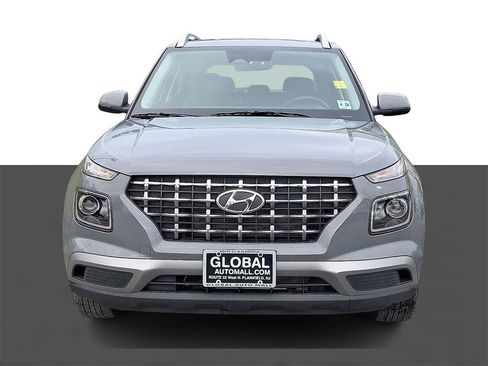 Used 2023 Hyundai Venue SEL w/ Cargo Package image 2