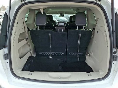 Certified 2023 Chrysler Pacifica Touring-L image 33