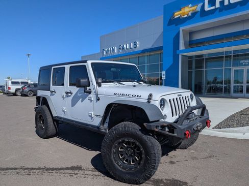 Used 2016 Jeep Wrangler Unlimited Rubicon w/ Connectivity Group AWD/4WD image 1