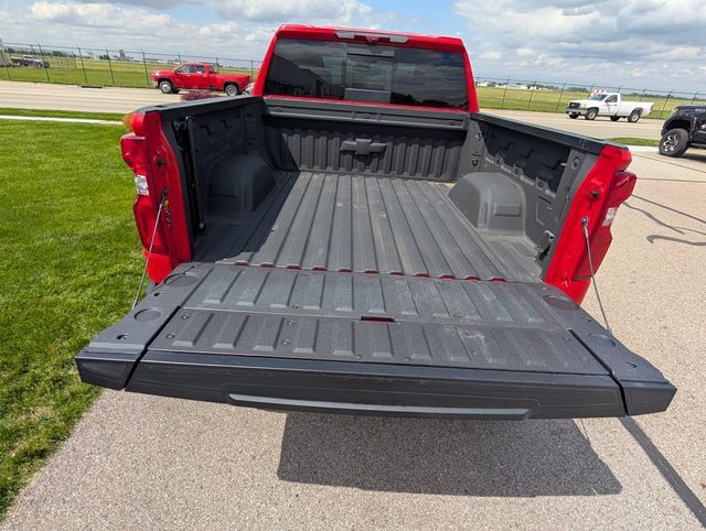 Used 2025 Chevrolet Silverado 1500 ZR2 w/ Technology Package AWD/4WD image 8