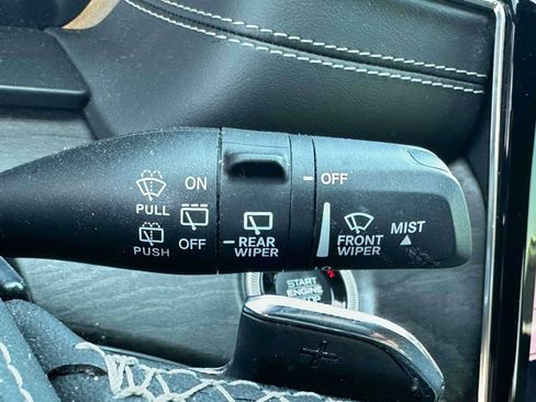 Used 2023 Jeep Grand Cherokee Overland AWD/4WD image 23