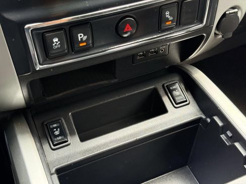 Used 2019 Nissan Titan SV w/ SV Convenience Package RWD image 47
