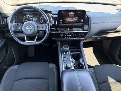 Used 2025 Nissan Pathfinder SV AWD/4WD image 13