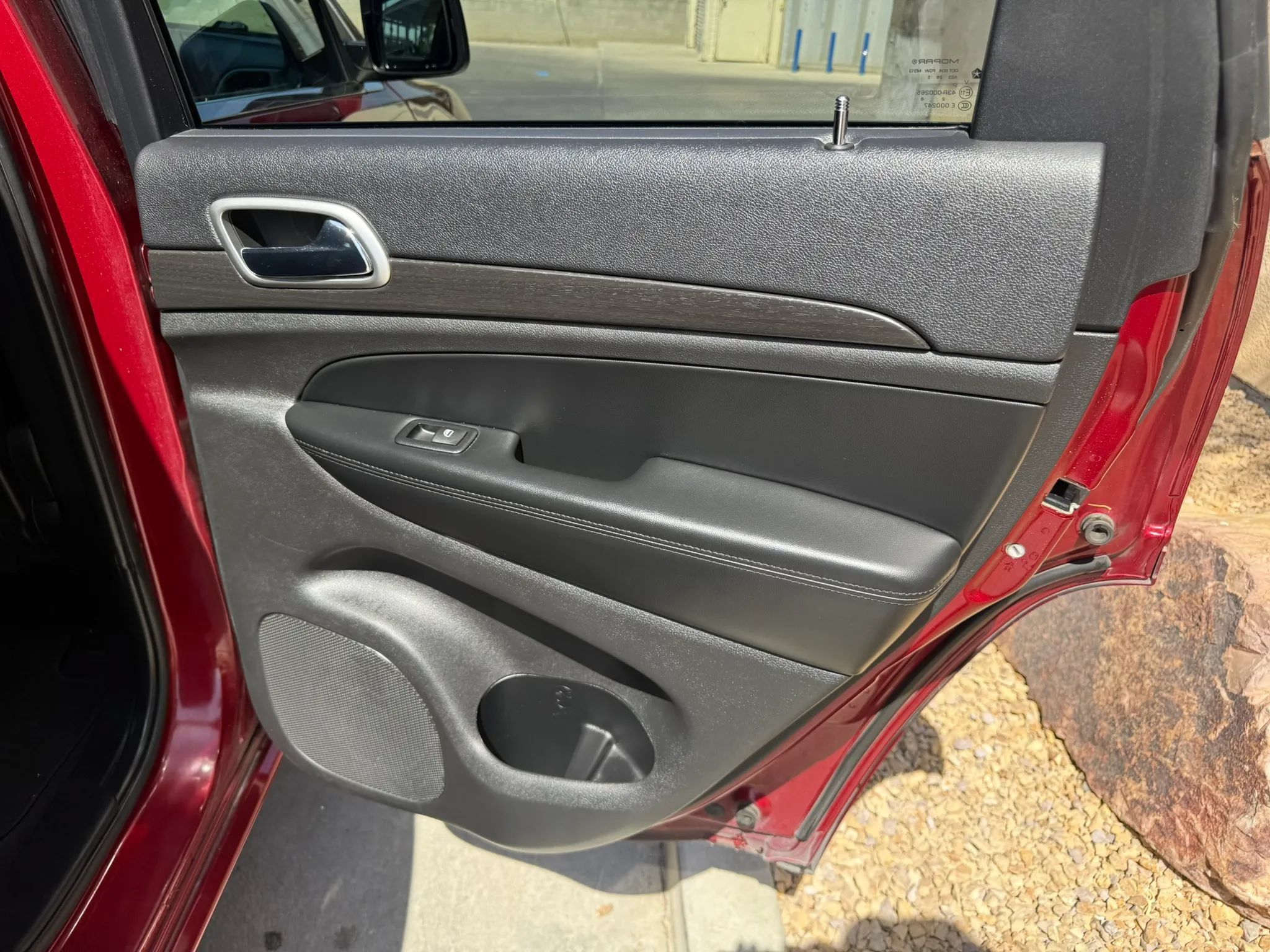 Used 2015 Jeep Grand Cherokee Altitude RWD image 12