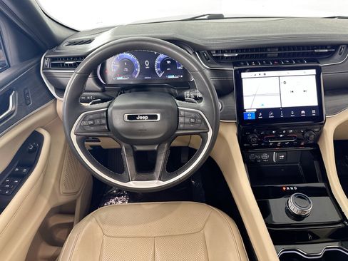 Used 2023 Jeep Grand Cherokee L Limited w/ Luxury Tech Group II RWD image 22