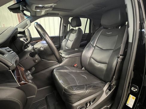 Used 2015 Cadillac Escalade Premium image 3