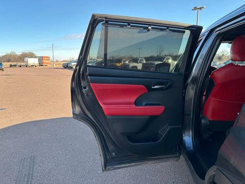Used 2021 Toyota Highlander XSE image 21
