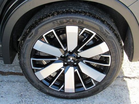 New 2025 Mitsubishi Outlander SE FWD image 8