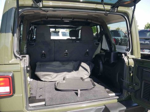 Used 2023 Jeep Wrangler Unlimited Sahara AWD/4WD image 9