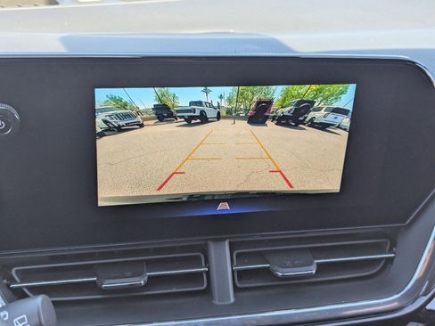 Used 2025 Chevrolet Trax RS w/ Driver Confidence Package image 28