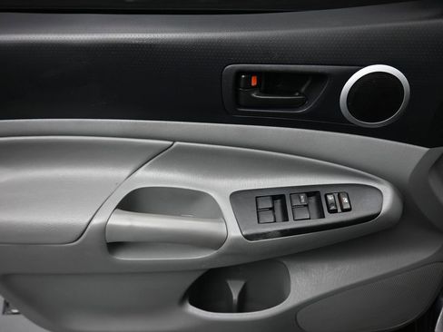 Used 2014 Toyota Tacoma Base w/ SR5 Package image 10