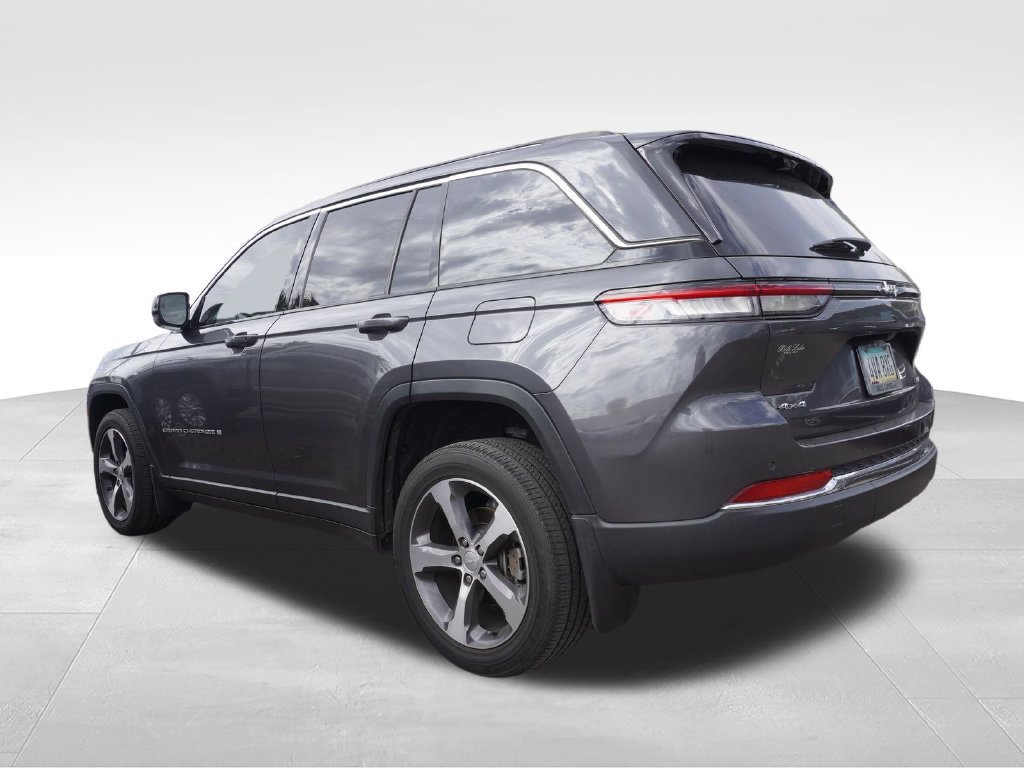 Used 2023 Jeep Grand Cherokee Limited w/ Luxury Tech Group II AWD/4WD image 5