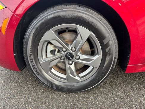 Used 2021 Kia K5 LXS image 9