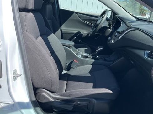 Used 2025 Chevrolet Malibu LS FWD image 30