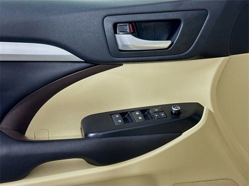 Certified 2016 Toyota Highlander XLE image 14