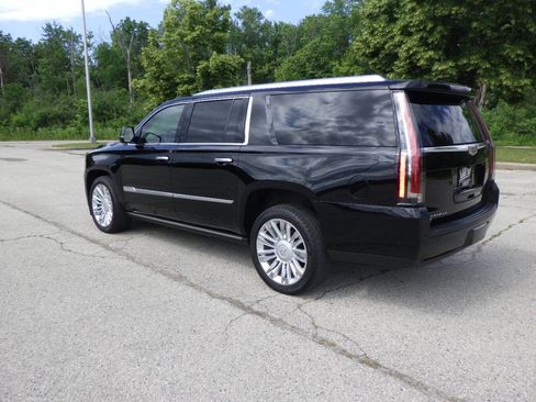 Used 2017 Cadillac Escalade ESV Platinum AWD/4WD image 3