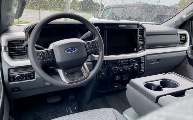 New 2026 Ford F250 XLT w/ XLT Premium Package AWD/4WD image 9