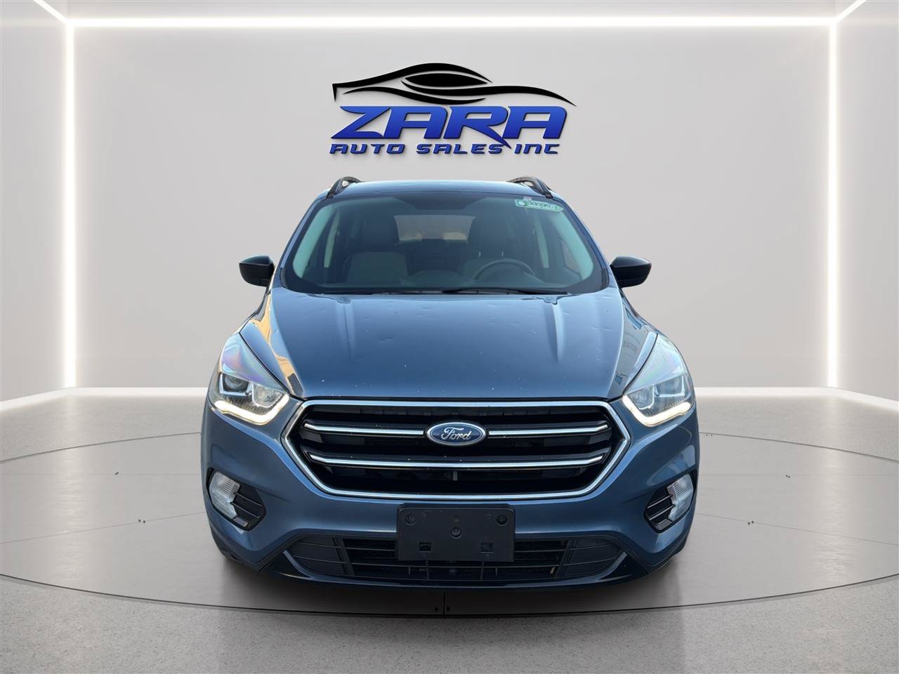 Used 2018 Ford Escape SE w/ SE Sport Appearance Package AWD/4WD image 2