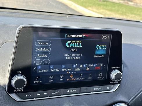 Used 2025 Nissan Sentra SV FWD image 21